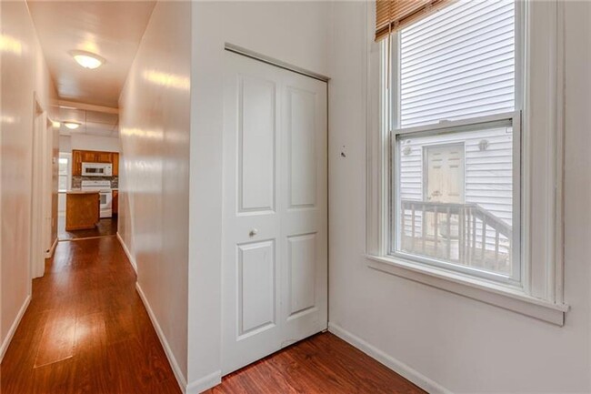 Building Photo - Available NOW 2 Bedroom and 3 Bedroom in T...