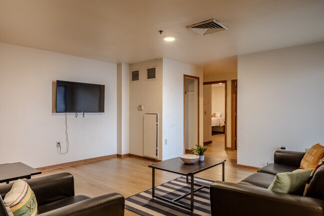 Foto del edificio - Collegiate Campus Apartments