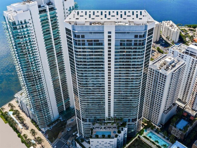 Building Photo - 1300 Brickell Bay Dr