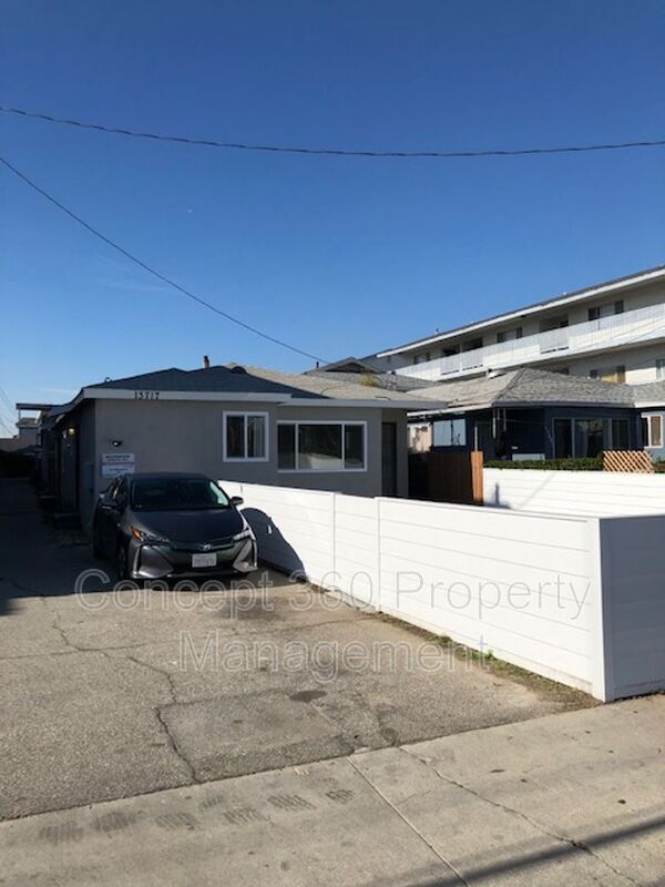 Building Photo - 13717 Yukon Ave
