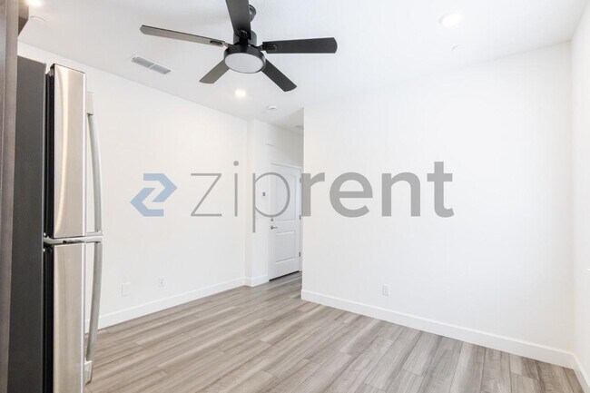 Foto del edificio - 6193 Oberlander Dr