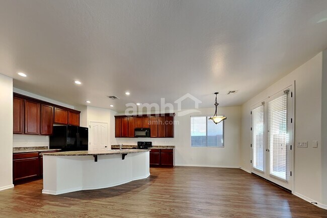 Foto del edificio - 17578 W Ironwood St
