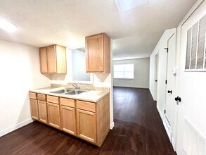 Building Photo - 215 S Blankenship Rd