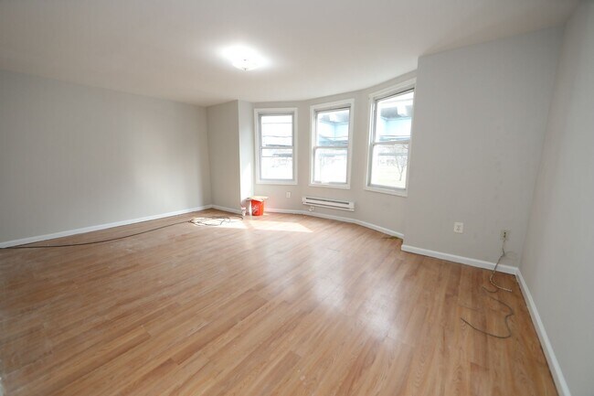Building Photo - 3454 Kensington Ave