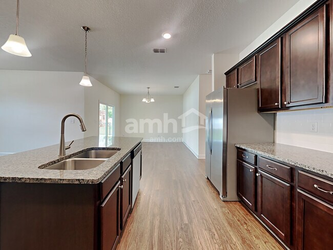 Foto del edificio - 105 Moultrie Crossing Ln