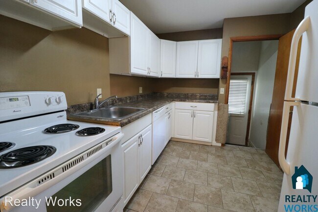 Building Photo - 3 br, 2 bath House - 5505 Sumner