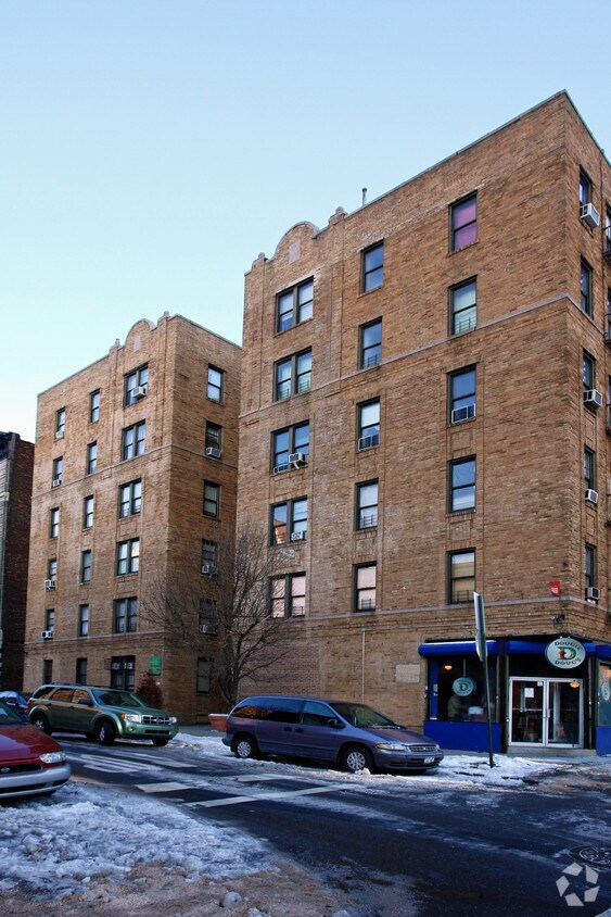 Building Photo - 501 W 184th St
