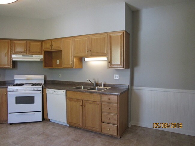 Building Photo - Spacious 2BD+ Duplex in Willoughby!