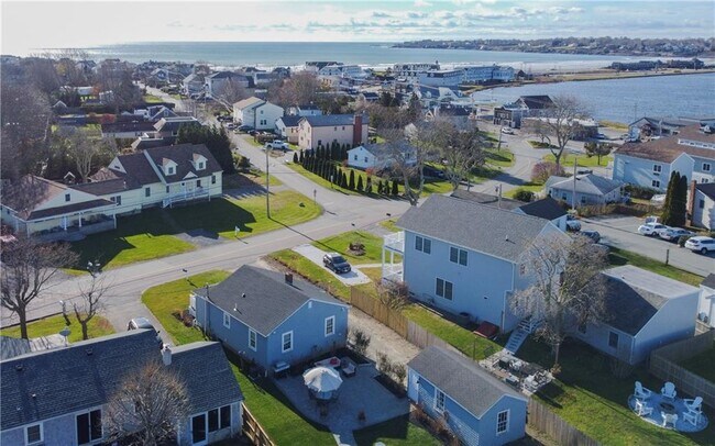 Foto del edificio - 52 Newport Ave