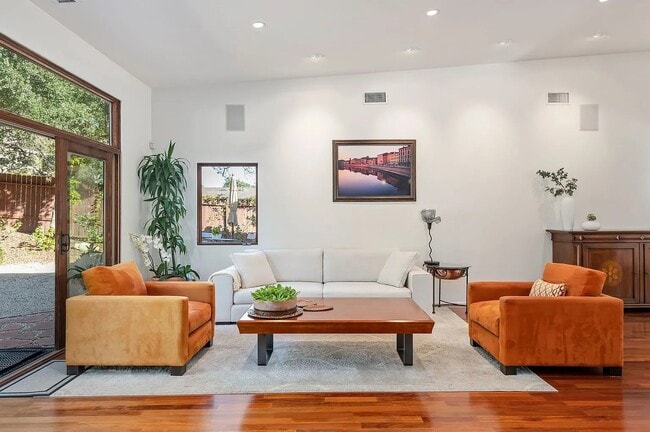 Building Photo - 937 Camino Viejo Rd