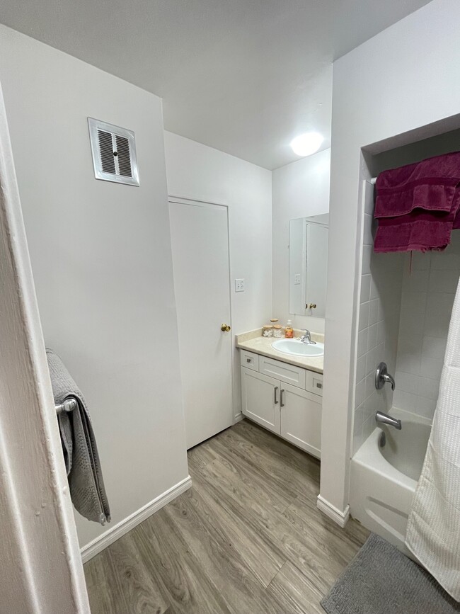 Building Photo - 29 Cassino Av