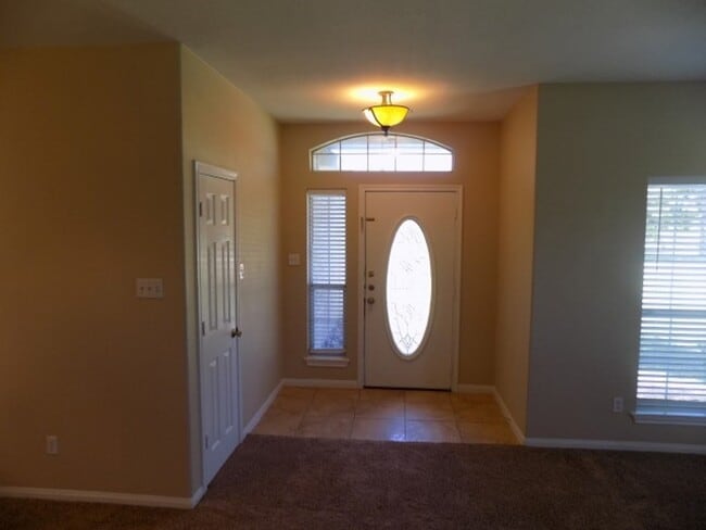 Foto del edificio - 13541 Lake Breeze Ln