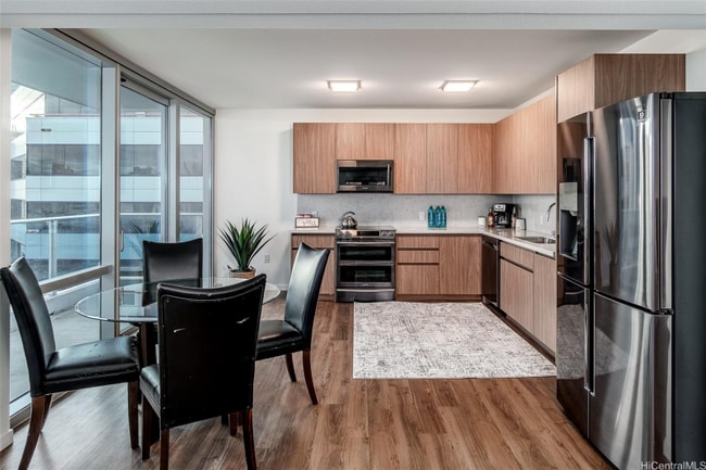 Building Photo - 1391 Kapiolani Blvd