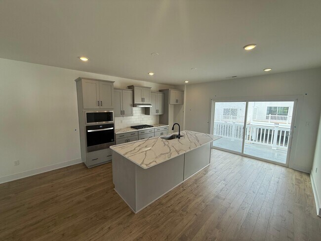 Building Photo - 15390 Oasis Sun Aly