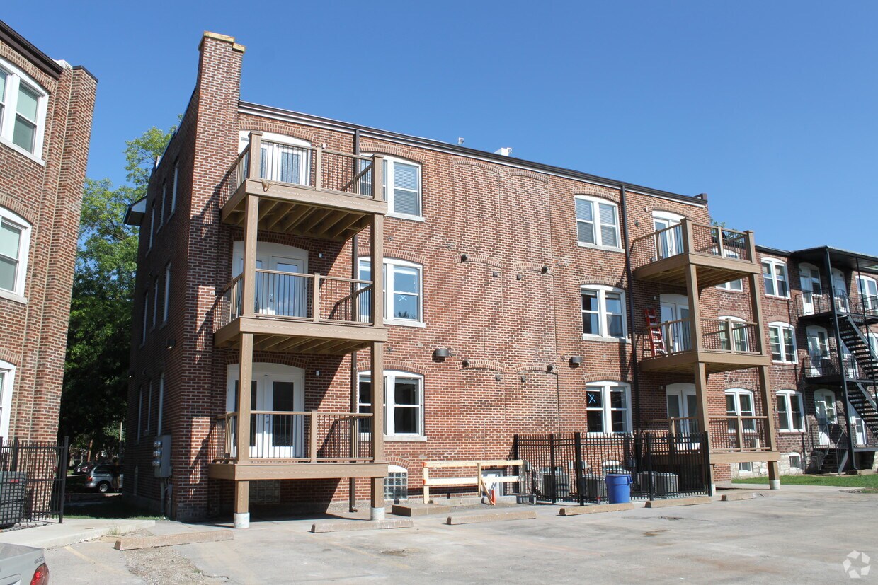 Building Photo - 745 Interdrive