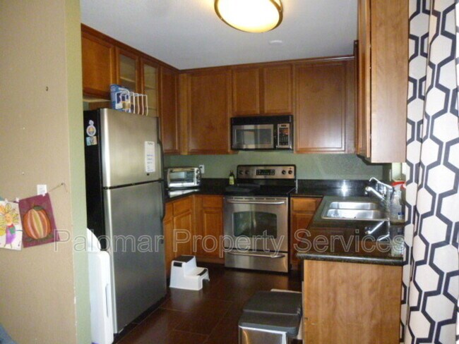 Building Photo - 615 Fredricks Ave