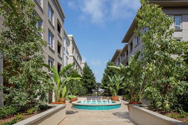 Foto del edificio - 12411 Fielding Cir