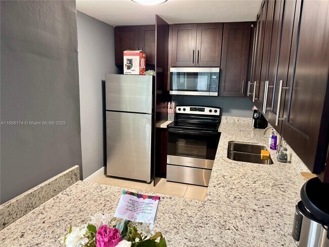Foto del edificio - 9495 Evergreen Pl
