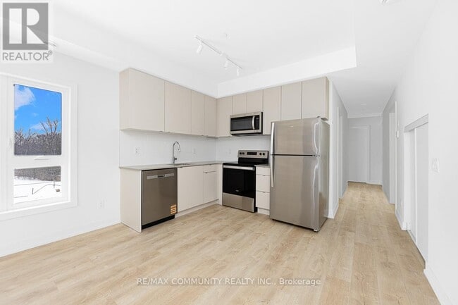 Building Photo - 16 Melbourne Ave