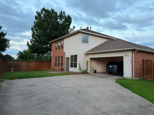Foto del edificio - 5000 Crossvine Ln