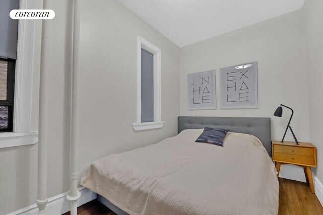 Foto del edificio - 317 E 73rd St