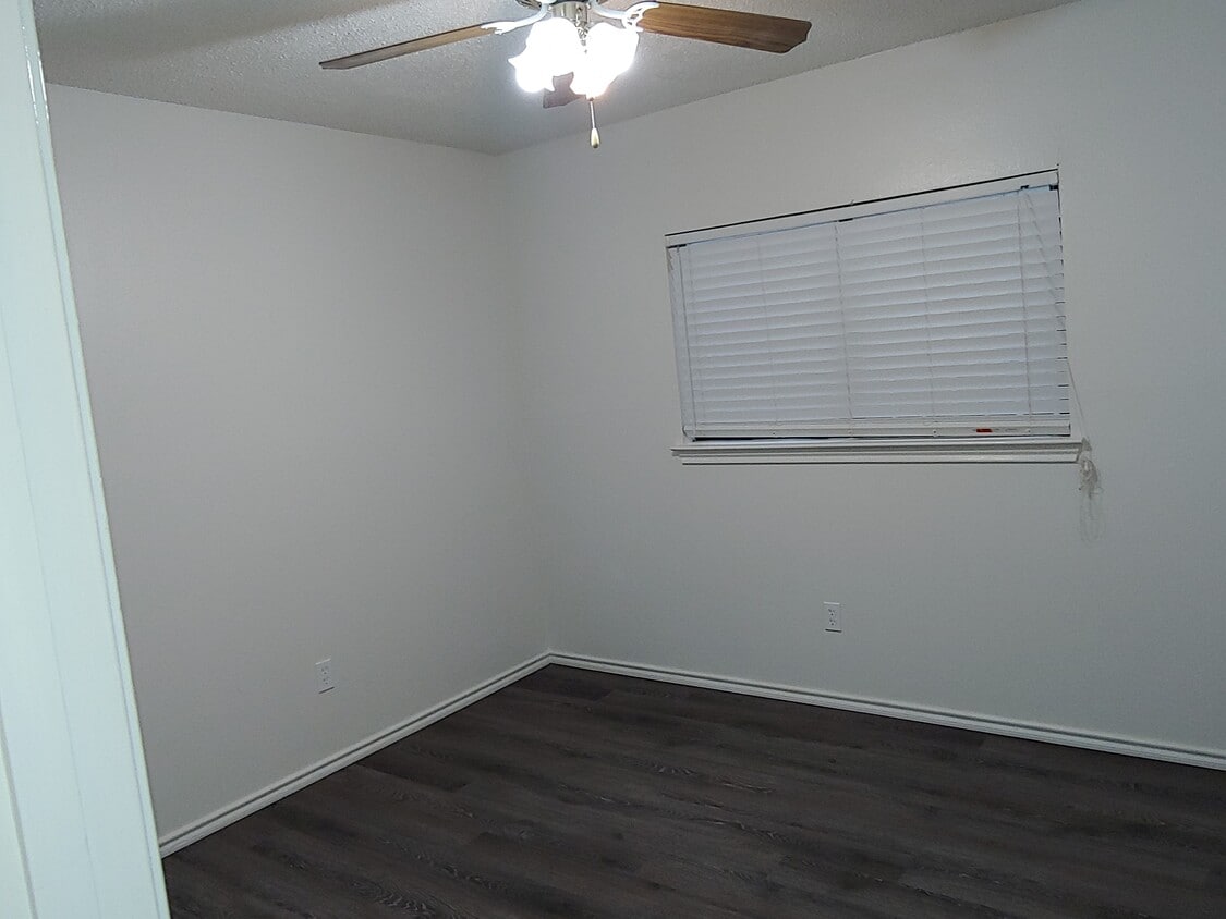 2do dormitorio. 10 pies x 11 pies. - 6466 Beech Trail Dr