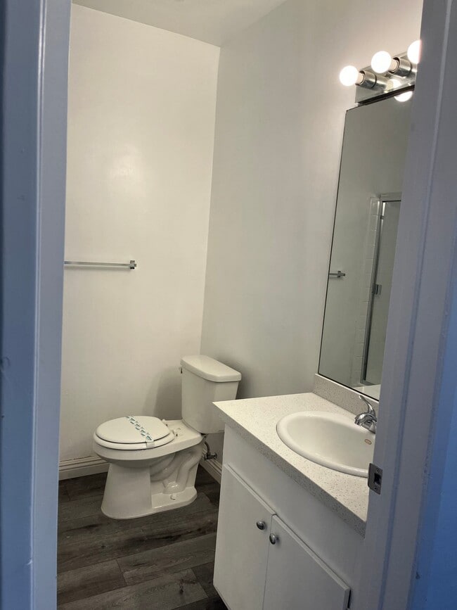 Building Photo - 537 S El Molino Ave