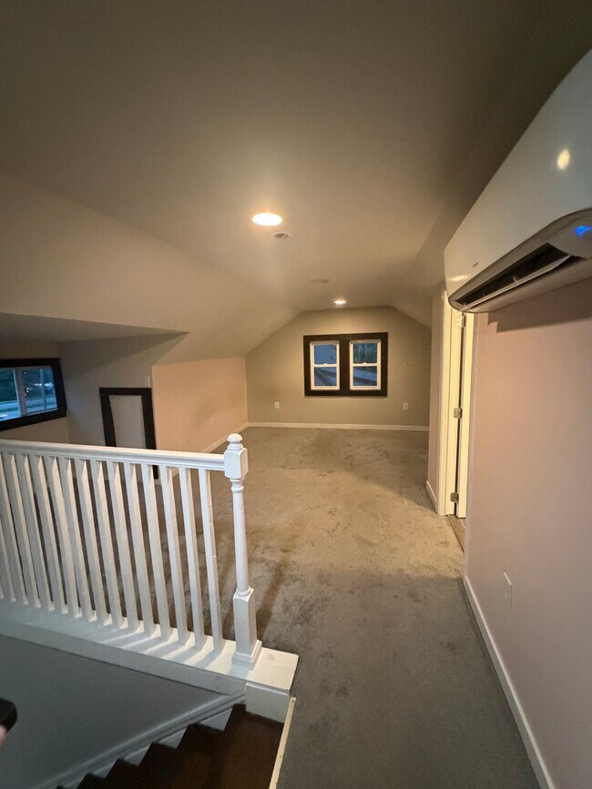 Foto del edificio - 5910 Lakeside Ave