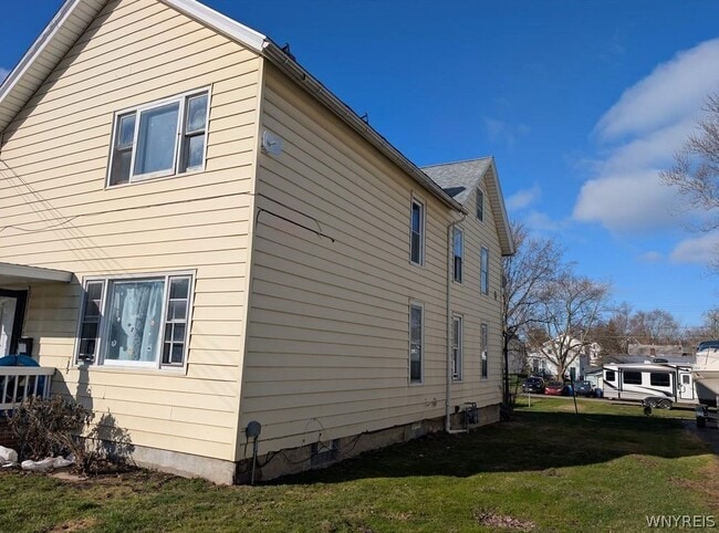 Building Photo - 627 Deer St