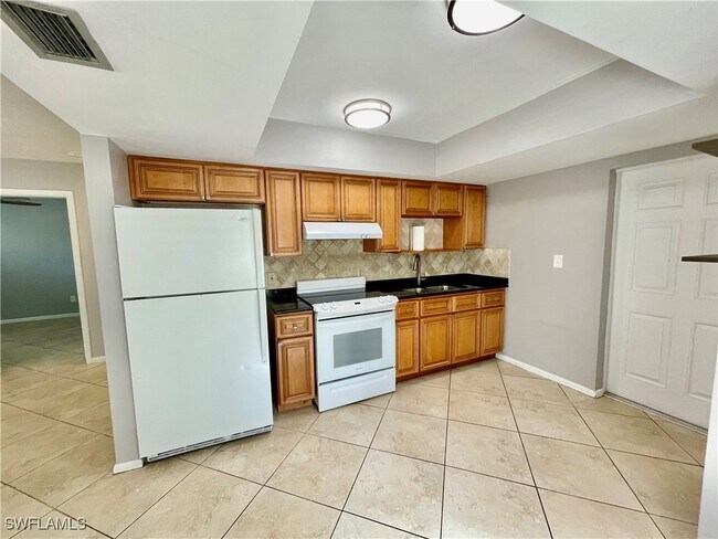 Foto del edificio - 632 108th Ave N