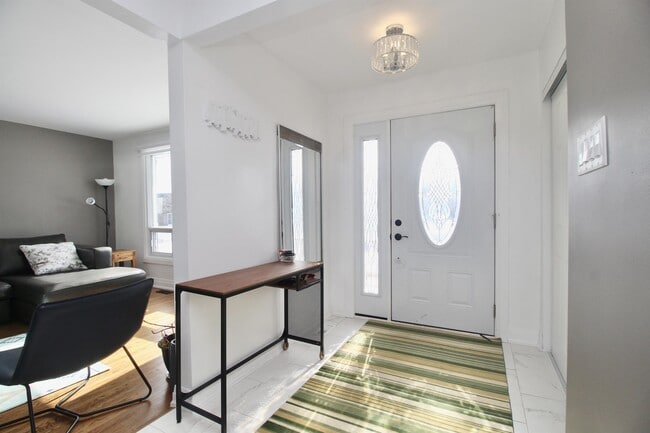 Building Photo - 969 Debra Ave