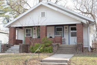 Building Photo - 131-133 Sylvia St