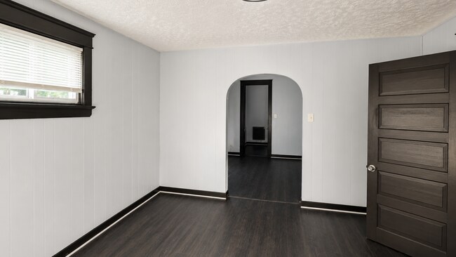 Foto del edificio - 2912 E 102nd St