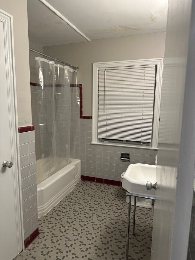 Foto del edificio - 610 W Second St