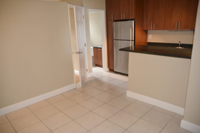 living room/kitchen - 4081 N Dixie Hwy