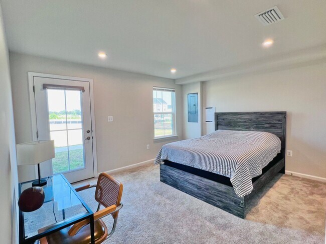 Foto del edificio - MINUTES TO VRE AND ALL THE CONVENIENCES OF...