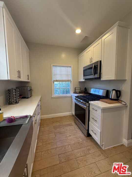 Foto del edificio - 439 S Sherbourne Dr