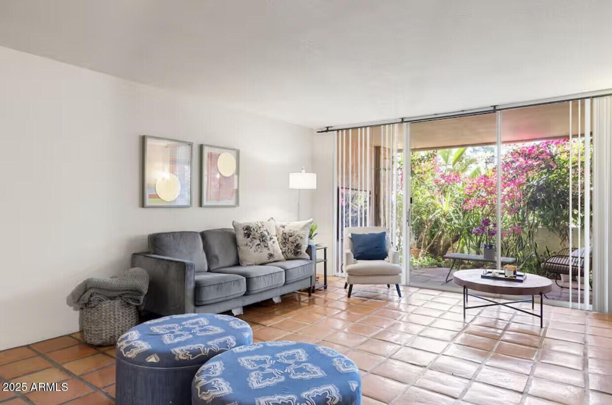Foto principal - 7625 E Camelback Rd