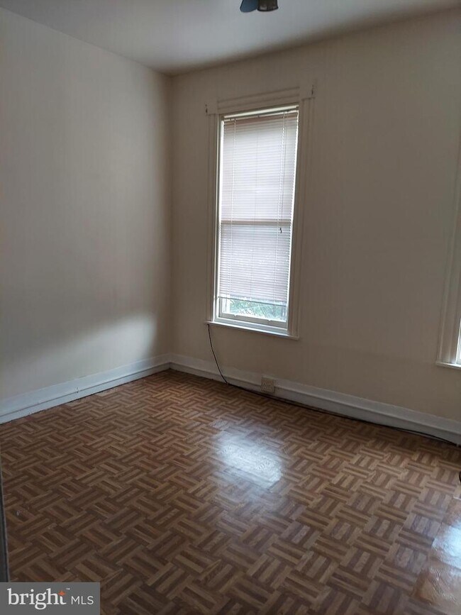 Building Photo - 220 Greenwich St