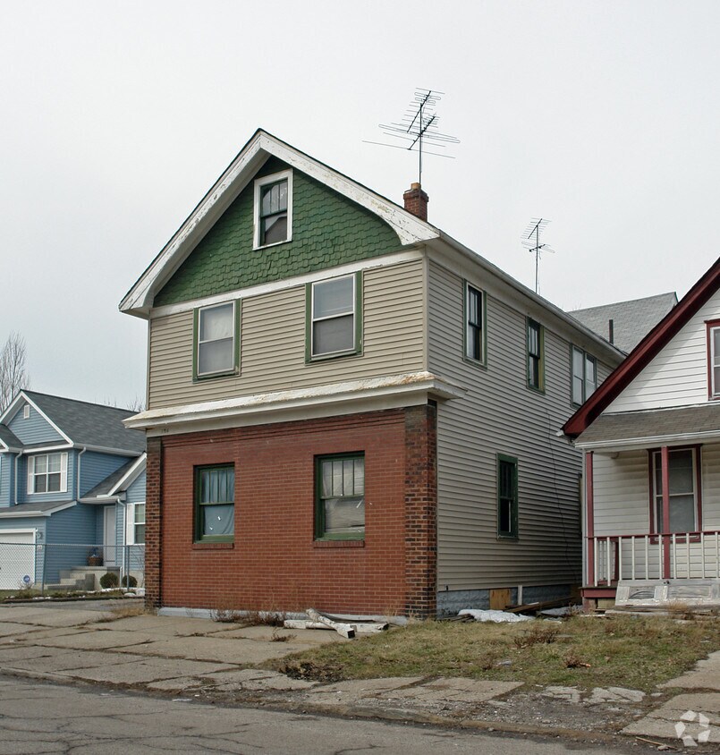 Building Photo - 324 W 14th St