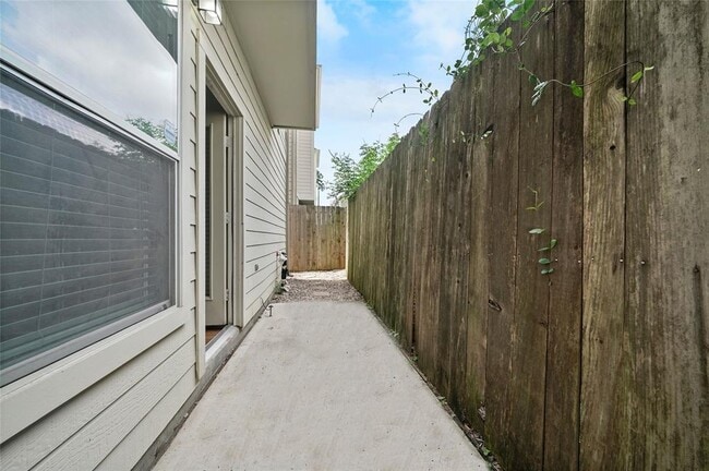 Building Photo - 5305 Schuler St