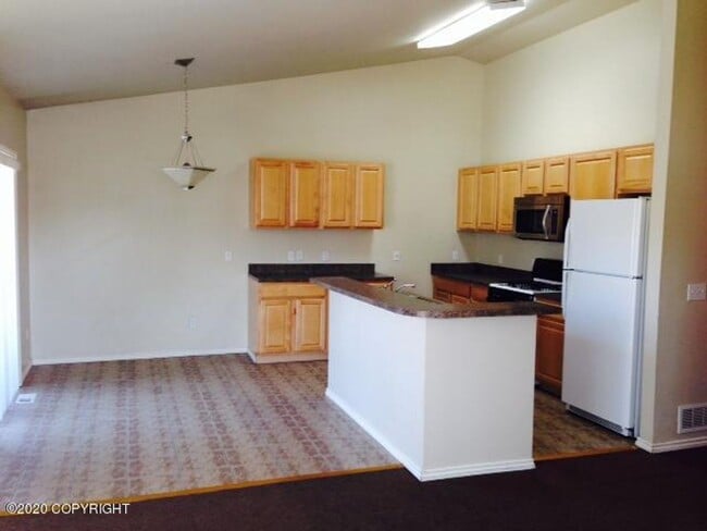 Building Photo - 3 Bed / 2 Bath Midtown Townhouse!