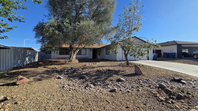 Building Photo - Beautifully remodeled pool home situated on a spacious quarter-acre lot