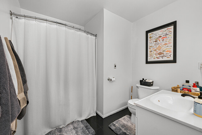 Building Photo - 6258 Bellwood Dr