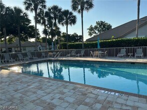 Building Photo - 8564 Fairway Bend Dr