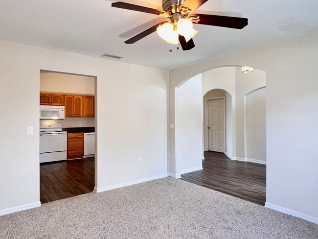 Foto del edificio - Spacious Three-Bedroom Home in Savannah Estates
