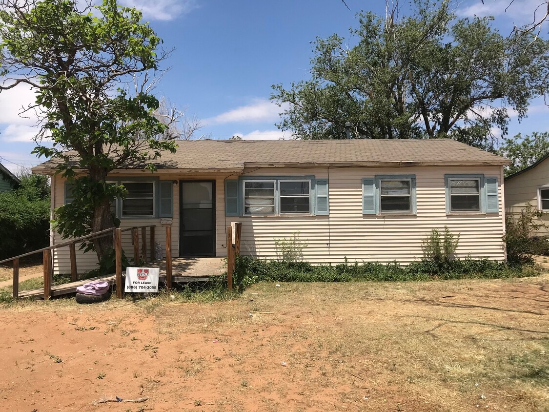 Foto principal - 3013 E 3rd St