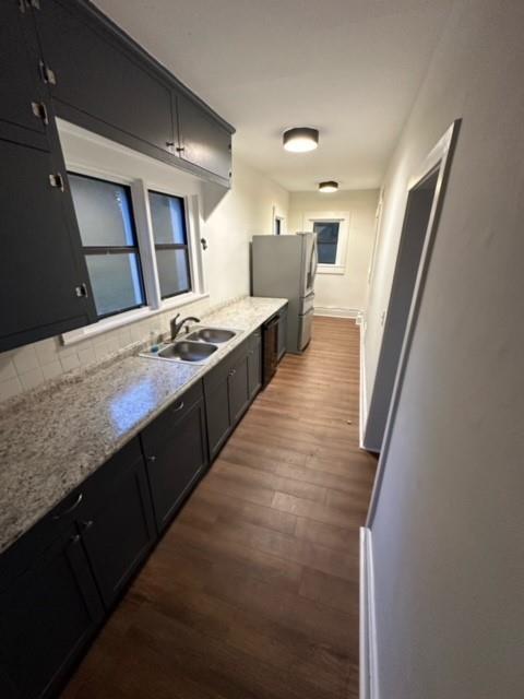 Foto del edificio - 8649 Rose Ave