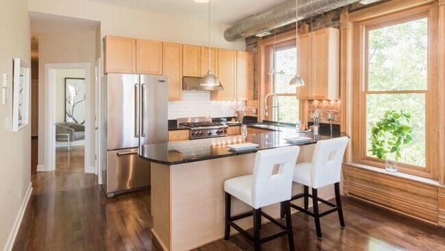 Foto del edificio - 1925 W Division St