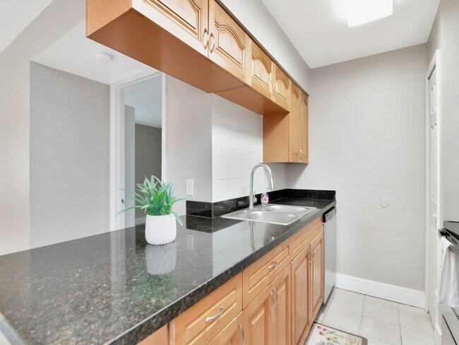 Foto del edificio - Ground Floor 2 Bedroom 2 Bath - Gated Comm...